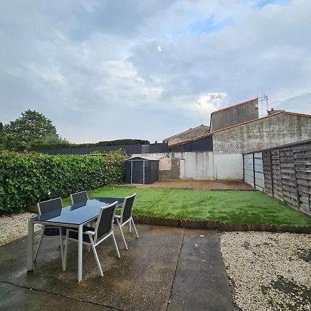 Charming, Spacious House Close To Les Remparts 빌라