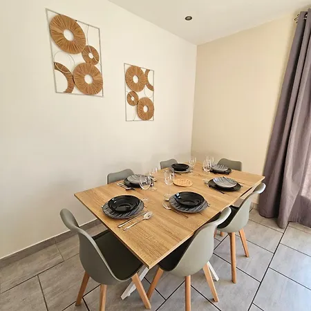 Villa Charming, Spacious House Close To Les Remparts *