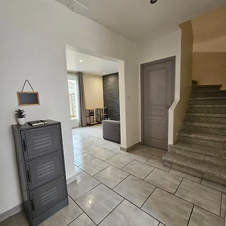 Villa Charming, Spacious House Close To Les Remparts *